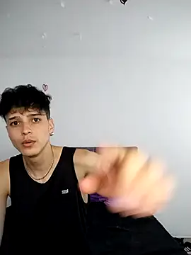 hottie couplee online show from February 15, 2026, 10:52 pm