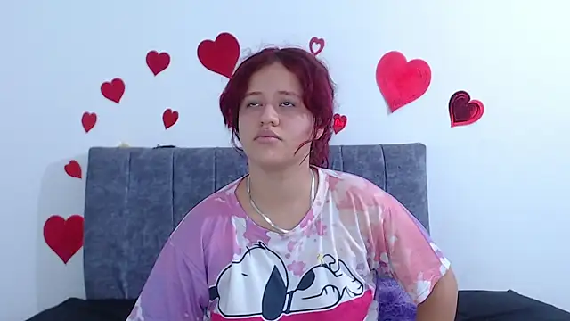 hottie couplee online show from June 21, 2026, 12:05 am