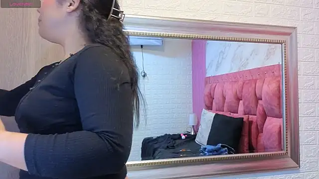 ValeryMorales online show from March 4, 2026, 8:38 pm