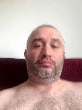 Olomoucak1982 online show from May 7, 2026, 2:20 pm