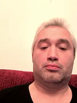 Olomoucak1982 online show from December 4, 2025, 4:50 pm