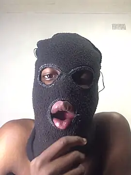 Snapshot of Pound5King chatting on April 7, 2026, 1:13 pm Pound5King online show from April 7, 2026, 1:13 pm