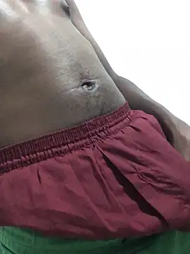 Snapshot of Pound5King chatting on April 5, 2026, 8:37 pm Pound5King online show from April 5, 2026, 8:37 pm