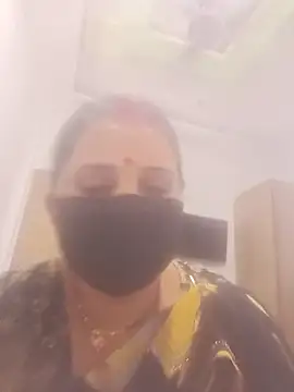 Snapshot of Your-shreya143 chatting on February 12, 2026, 5:51 am Your-shreya143 online show from February 12, 2026, 5:51 am