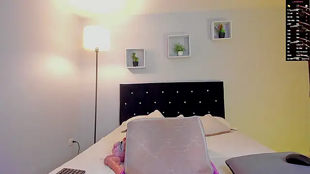Victoria Rose  online show from August 3, 2026, 8:15 pm