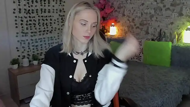 Snapshot of Gina_Gina_love chatting on May 8, 2026, 12:47 am Gina Gina love online show from May 8, 2026, 12:47 am