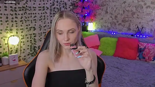 Snapshot of Gina_Gina_love chatting on May 21, 2026, 1:25 am Gina Gina love online show from May 21, 2026, 1:25 am