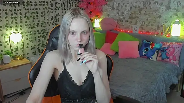 Snapshot of Gina_Gina_love chatting on May 14, 2026, 1:24 am Gina Gina love online show from May 14, 2026, 1:24 am