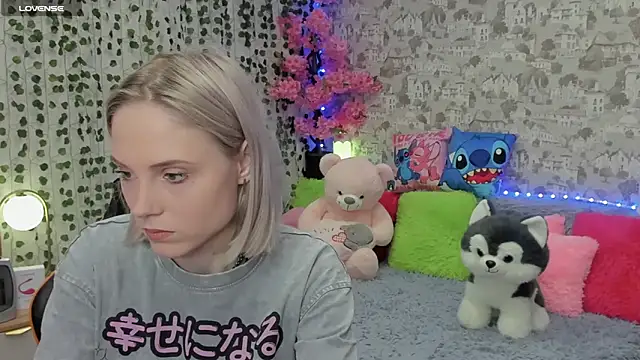 Snapshot of Gina_Gina_love chatting on June 4, 2026, 3:11 am Gina Gina love online show from June 4, 2026, 3:11 am