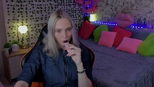 Snapshot of Gina_Gina_love chatting on May 10, 2026, 1:09 am Gina Gina love online show from May 10, 2026, 1:09 am