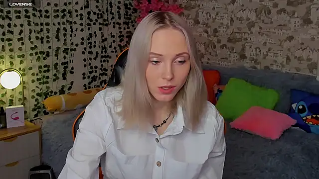 Snapshot of Gina_Gina_love chatting on May 26, 2026, 1:04 am Gina Gina love online show from May 26, 2026, 1:04 am