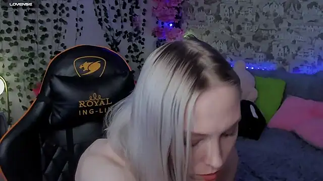 Snapshot of Gina_Gina_love chatting on June 11, 2026, 1:38 am Gina Gina love online show from June 11, 2026, 1:38 am