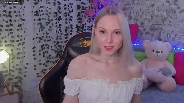 Snapshot of Gina_Gina_love chatting on June 22, 2026, 4:09 am Gina Gina love online show from June 22, 2026, 4:09 am