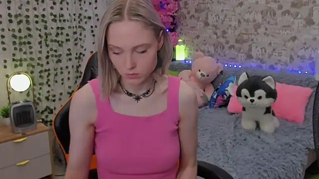 Snapshot of Gina_Gina_love chatting on June 9, 2026, 1:06 am Gina Gina love online show from June 9, 2026, 1:06 am