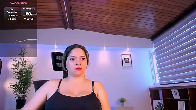 Snapshot of TiffanyHoustton chatting on July 29, 2026, 12:04 pm TiffanyHoustton online show from July 29, 2026, 12:04 pm