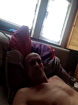 MR P Solo Bassbitch online show from April 14, 2026, 2:44 pm
