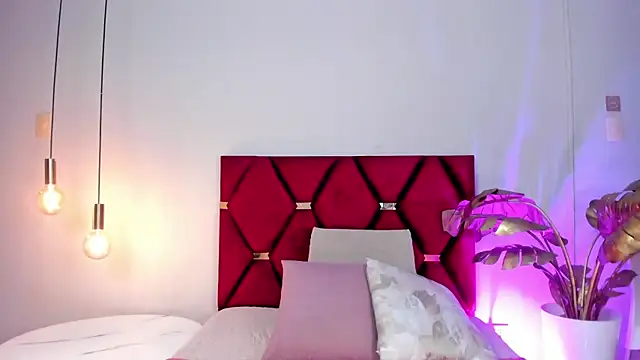 Snapshot of VeraLinette chatting on December 22, 2025, 2:39 pm VeraLinette online show from December 22, 2025, 2:39 pm