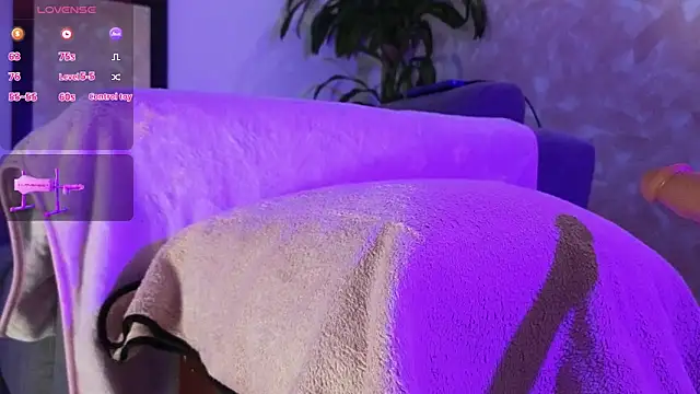 Snapshot of Saly_Moon1 chatting on March 22, 2026, 4:05 am Saly Moon1 online show from March 22, 2026, 4:05 am