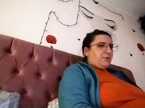 Snapshot of Dana92va chatting on February 15, 2026, 6:18 pm Dana92va online show from February 15, 2026, 6:18 pm