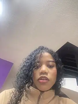 Snapshot of arianna_roxe chatting on March 6, 2026, 5:24 am arianna roxe online show from March 6, 2026, 5:24 am