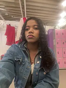 Snapshot of arianna_roxe chatting on March 21, 2026, 3:41 am arianna roxe online show from March 21, 2026, 3:41 am