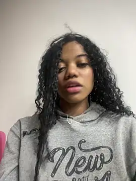 Snapshot of arianna_roxe chatting on March 17, 2026, 3:53 am arianna roxe online show from March 17, 2026, 3:53 am