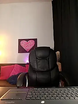 SunnyOlivar online show from January 10, 2026, 4:08 am