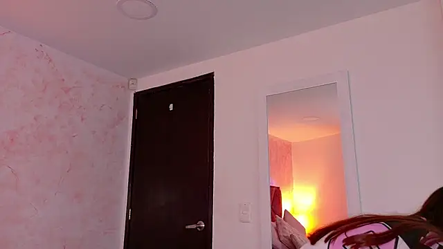 MelaniBeckers online show from April 23, 2026, 6:53 pm