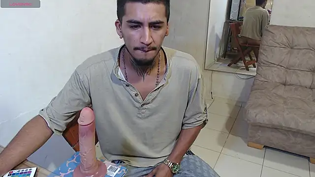 maxI dick33 online show from May 4, 2026, 2:20 pm