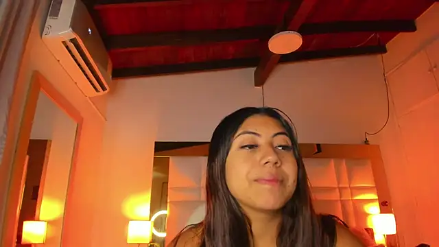 Zoei Moon online show from June 24, 2026, 7:01 pm