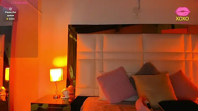 Zoei Moon online show from March 19, 2026, 7:03 pm