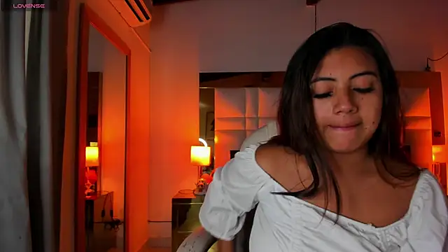 Zoei Moon online show from June 30, 2026, 7:03 pm