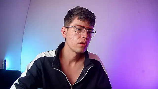 nicolatinboy online show from February 21, 2026, 9:06 pm