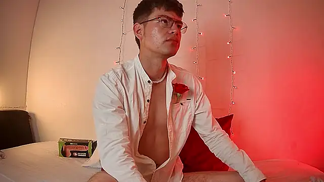 nicolatinboy online show from February 15, 2026, 10:09 pm