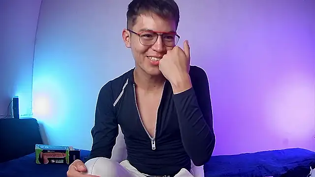 nicolatinboy online show from March 7, 2026, 9:20 pm