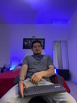 williamsmiiths16 online show from May 25, 2026, 9:52 am