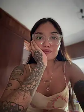 LuXarumi online show from December 16, 2025, 7:51 pm