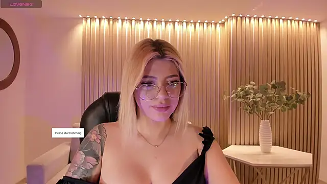 Snapshot of MadisonKane chatting on June 15, 2026, 11:10 am MadisonKane online show from June 15, 2026, 11:10 am