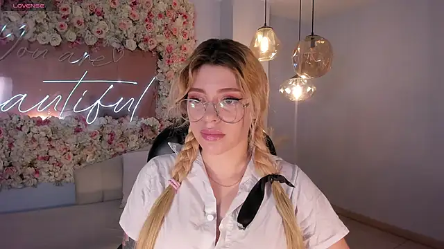 MadisonKane online show from May 6, 2026, 11:14 am