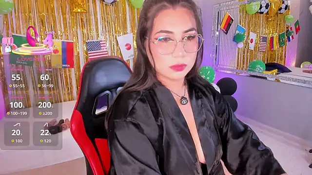 CloeMoon online show from July 6, 2026, 5:25 am