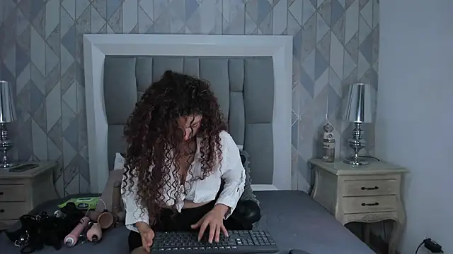 penelope cox online show from June 11, 2026, 3:47 am