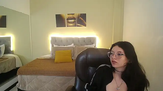 Eros Nyx  online show from December 18, 2025, 3:55 am