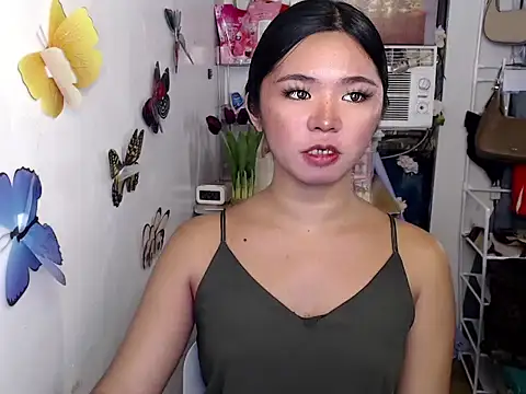 Snapshot of voganmarie chatting on July 3, 2026, 5:03 am voganmarie online show from July 3, 2026, 5:03 am