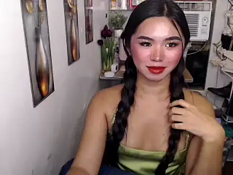 Snapshot of voganmarie chatting on July 28, 2026, 3:21 pm voganmarie online show from July 28, 2026, 3:21 pm