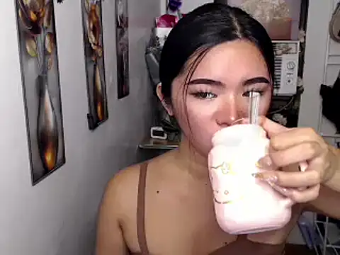 Snapshot of voganmarie chatting on July 9, 2026, 9:25 pm voganmarie online show from July 9, 2026, 9:25 pm