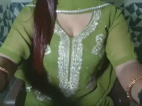 Snapshot of Hotty_Suzuka chatting on June 16, 2026, 5:18 am Hotty Suzuka online show from June 16, 2026, 5:18 am