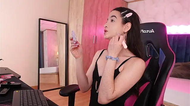 LucyFever online show from January 18, 2026, 6:50 am