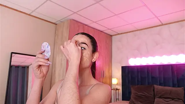 LucyFever online show from January 16, 2026, 7:01 am