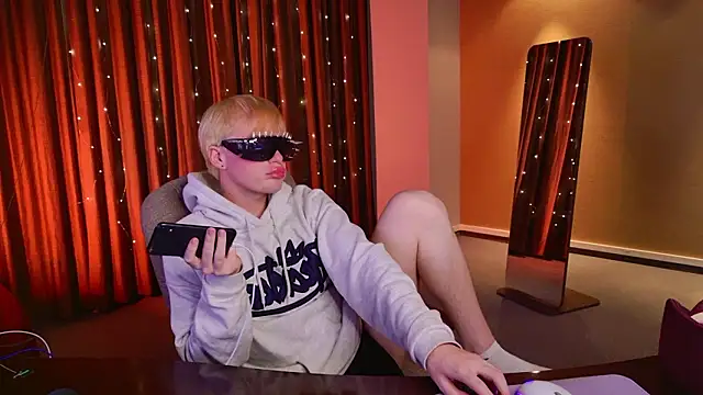 Kristenegor online show from February 2, 2026, 7:46 pm