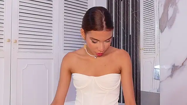 BellaHarpeer online show from July 28, 2026, 8:52 pm